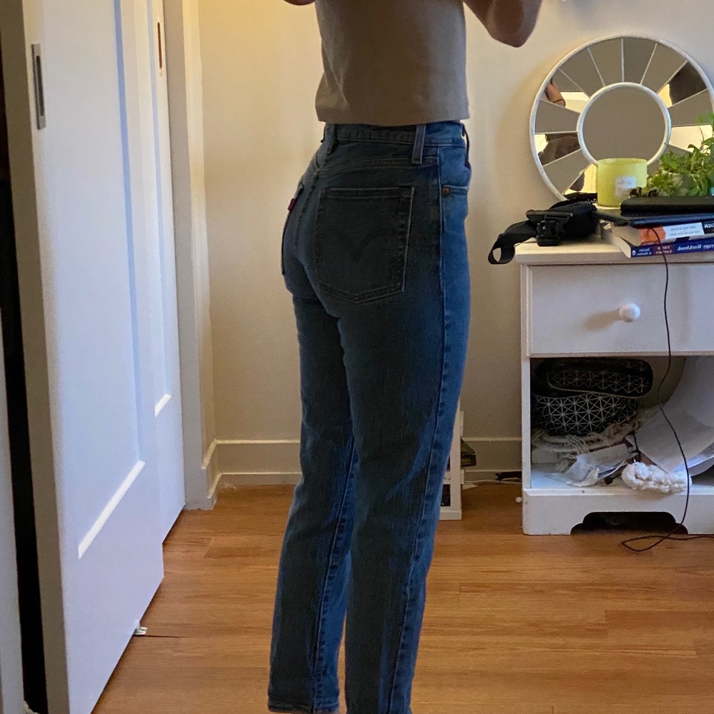 Size 25 Levi’s  jeans wedgie